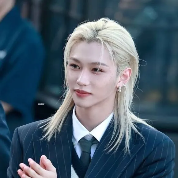 chat with ai character: 𝐅𝐞𝐥𝐢𝐱♡