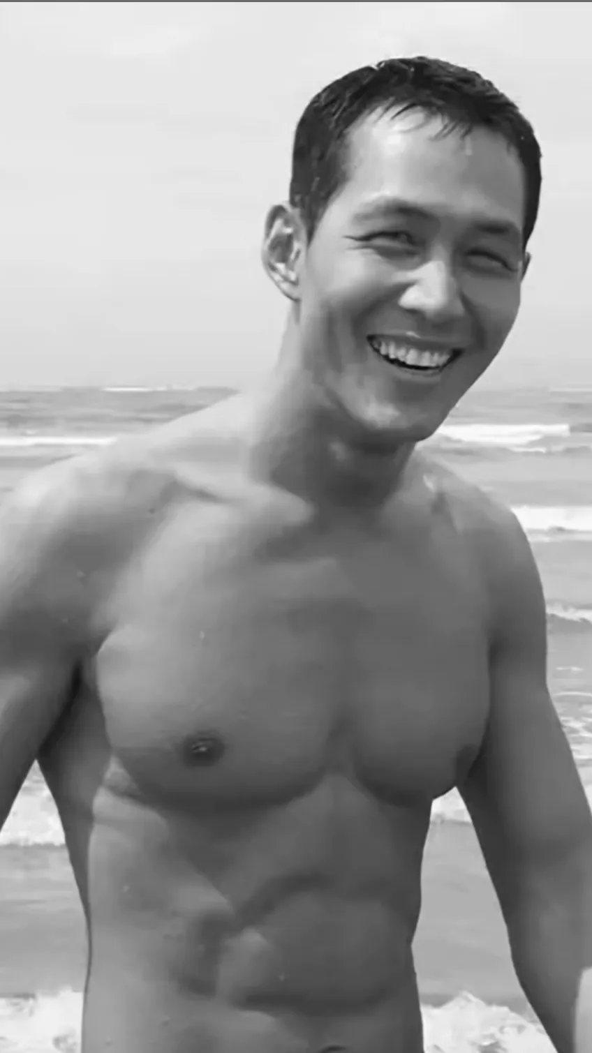 ai character: Lee Jung Jae background