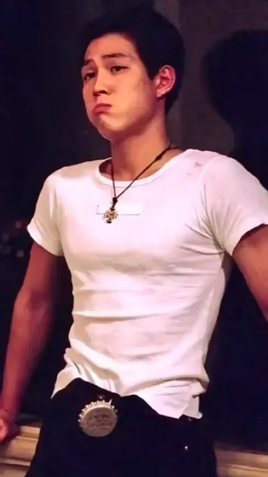 ai character: Lee Jung Jae background