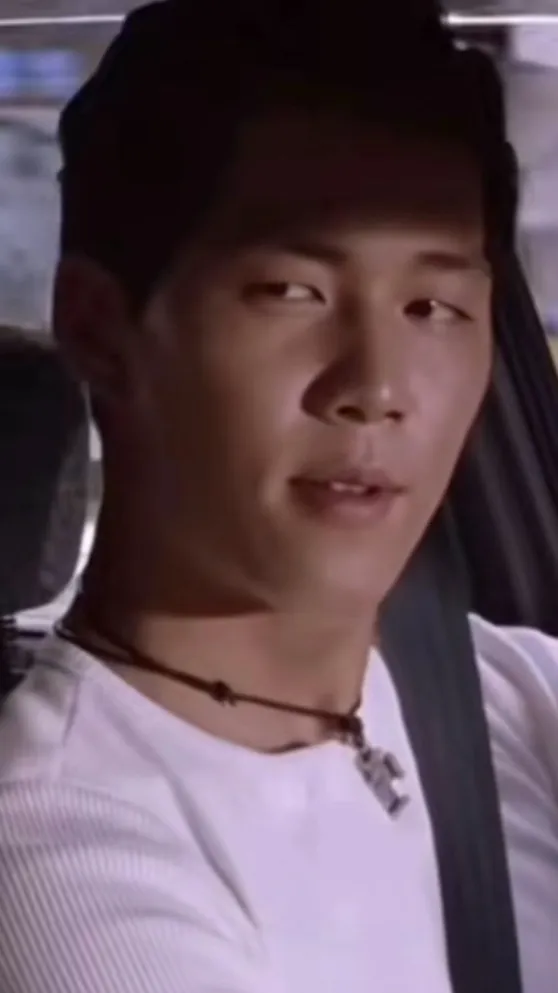 ai character: Lee Jung Jae  background