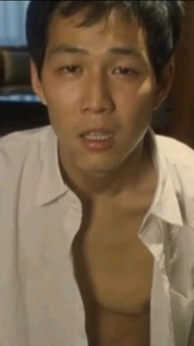ai character: Lee Jung Jae background