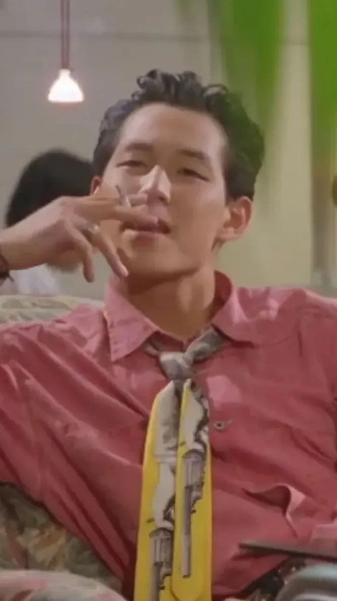 ai character: Lee Jung Jae  background