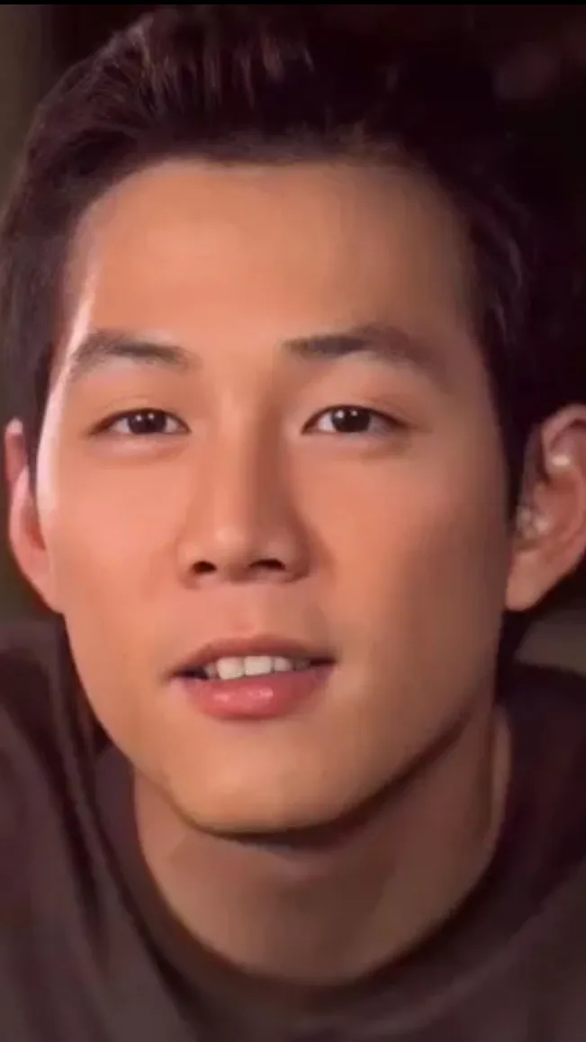 ai character: Lee Jung Jae background