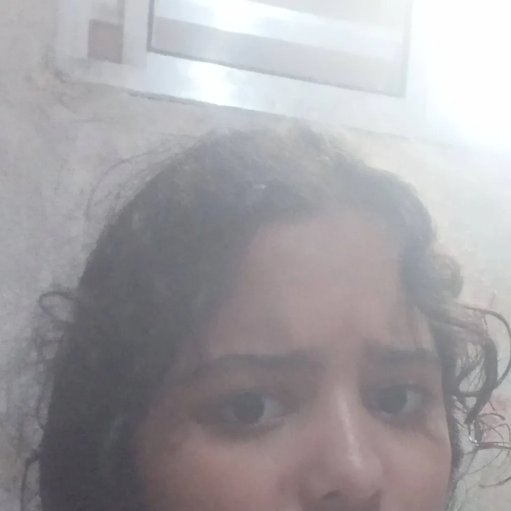 chat with ai character: Emily Oliveira 