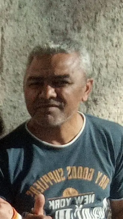 ai character: Vavá background