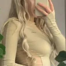 chat with ai character: Riley 