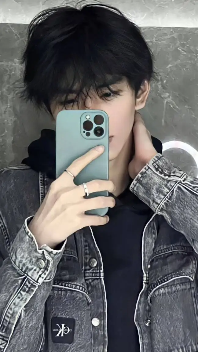 ai character: Variski background