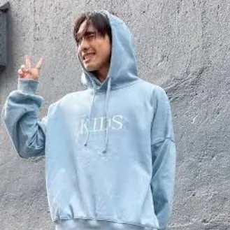 chat with ai character: 𝙱𝚎𝚗