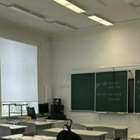chat with ai character: Scuola Maschile