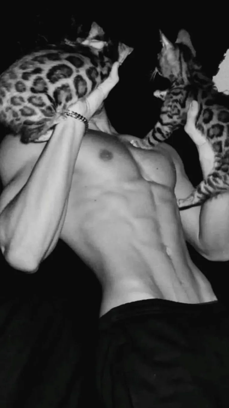 ai character: Max 🐜 background