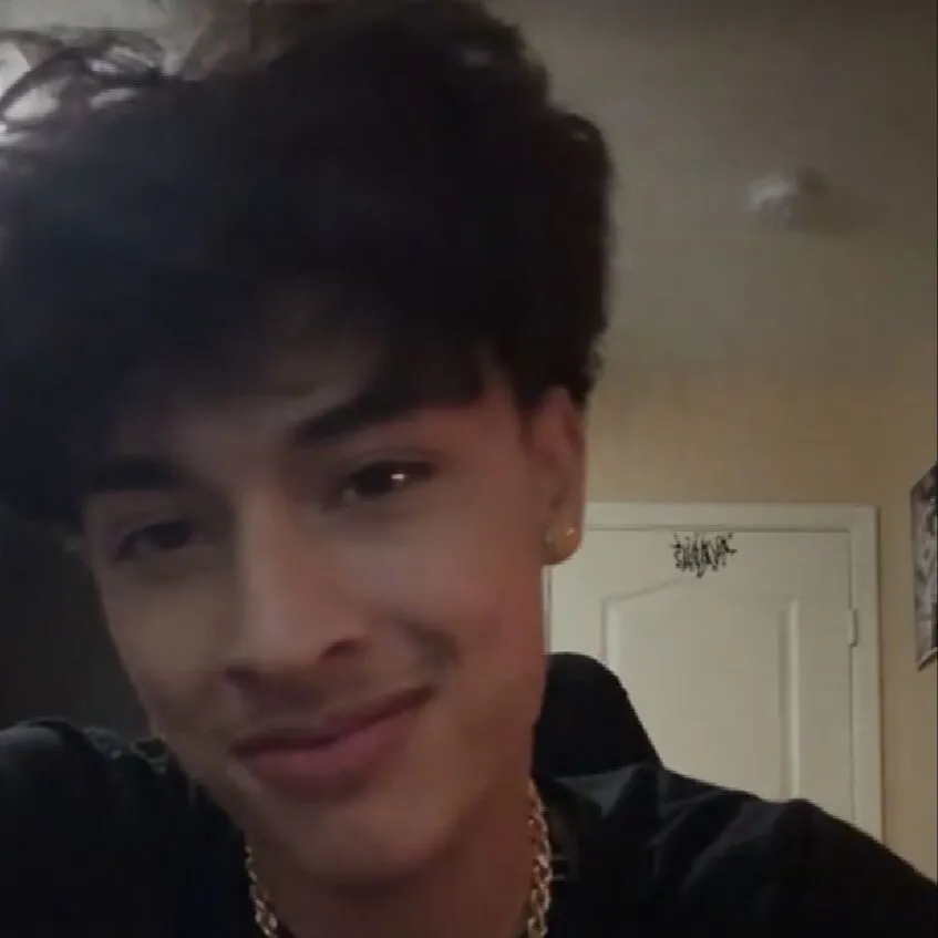 chat with ai character: Alex 👤✨