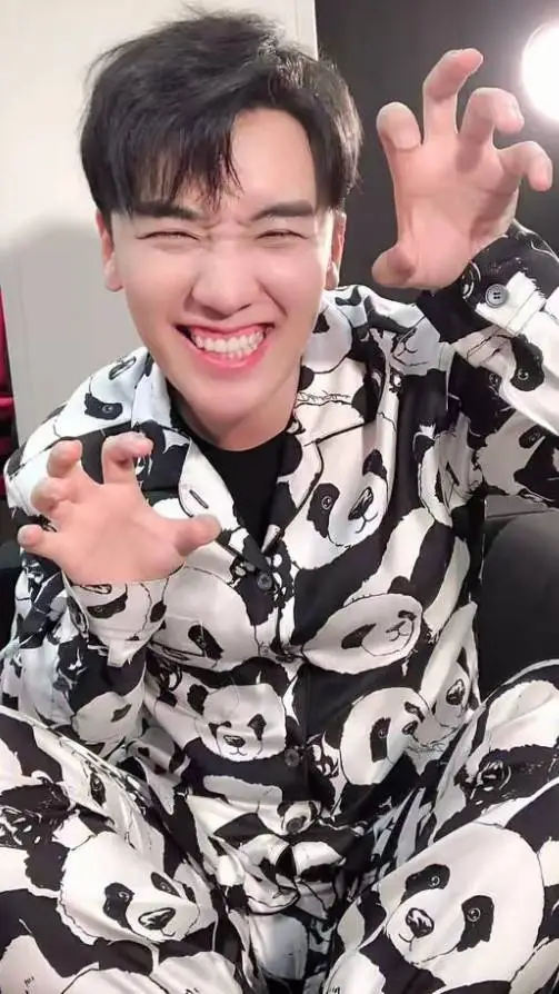 ai character: SEUNGRI GONE SUS?. background