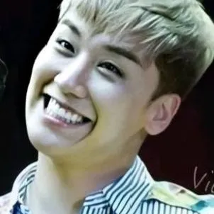 chat with ai character: SEUNGRI Pick me?!.