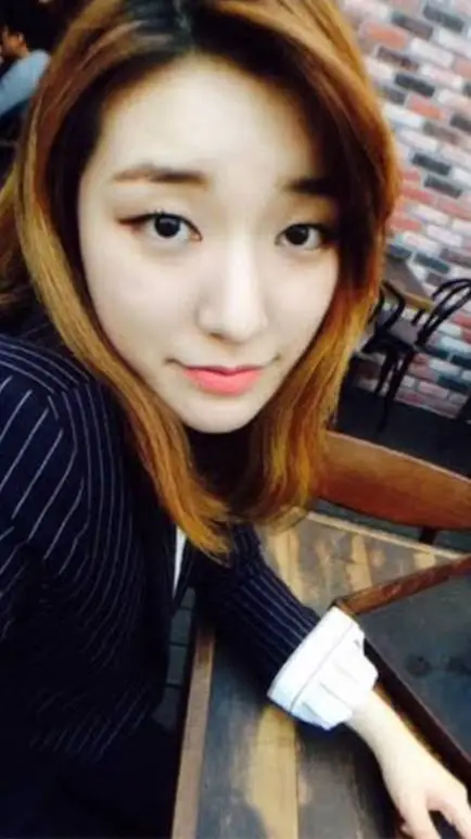 ai character: LEE HANNA💞 background