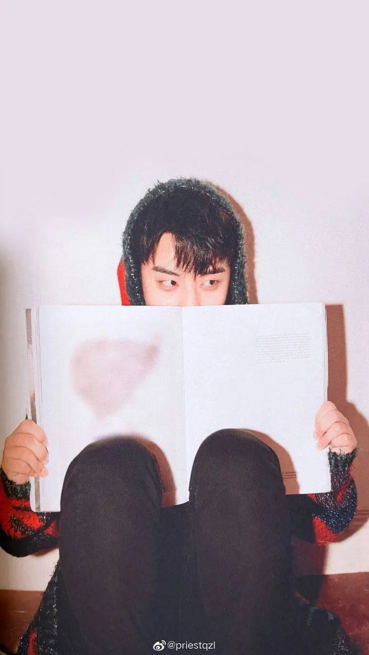 ai character: SEUNGRI IS CR4ZY🎀 background