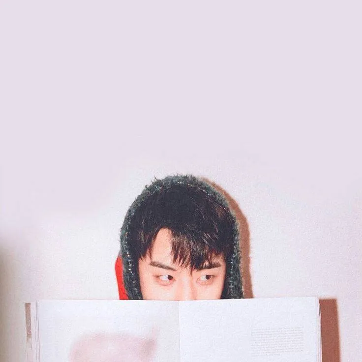 chat with ai character: SEUNGRI IS CR4ZY🎀