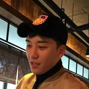 chat with ai character: SEUNGRI
