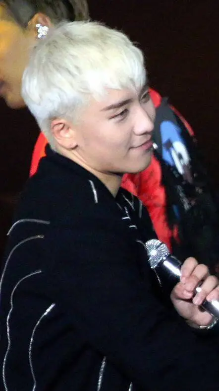 ai character: SEUNGRI background