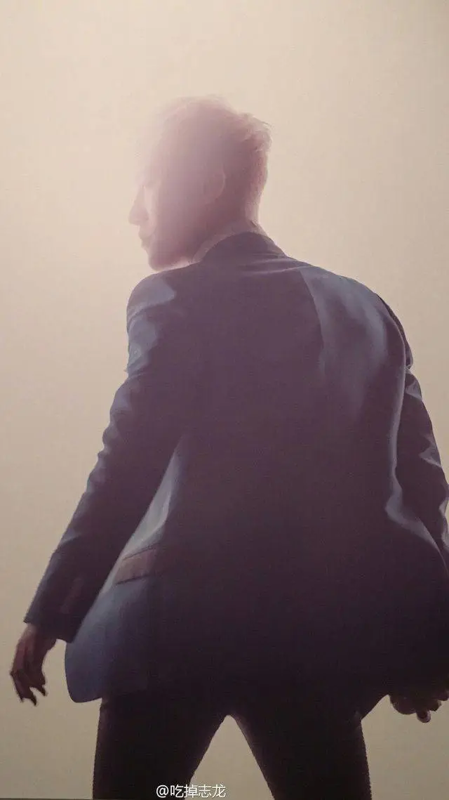 ai character: SEUNGRI. background