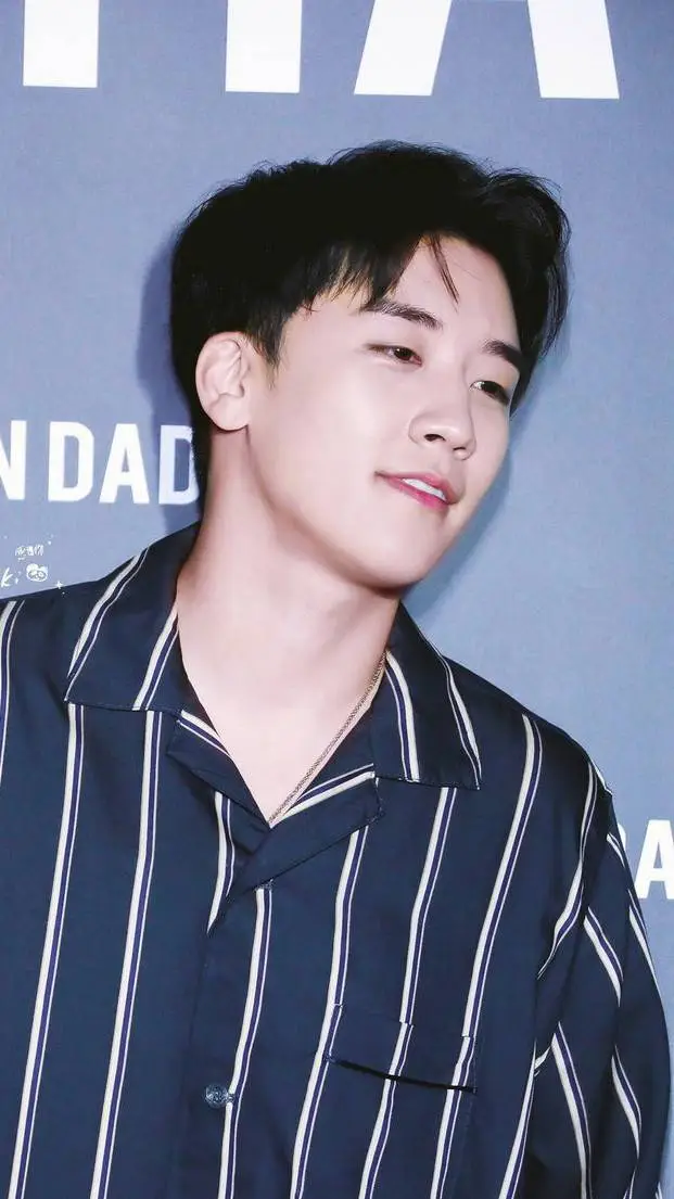 ai character: SEUNGRI IS CR4ZY🎀 background