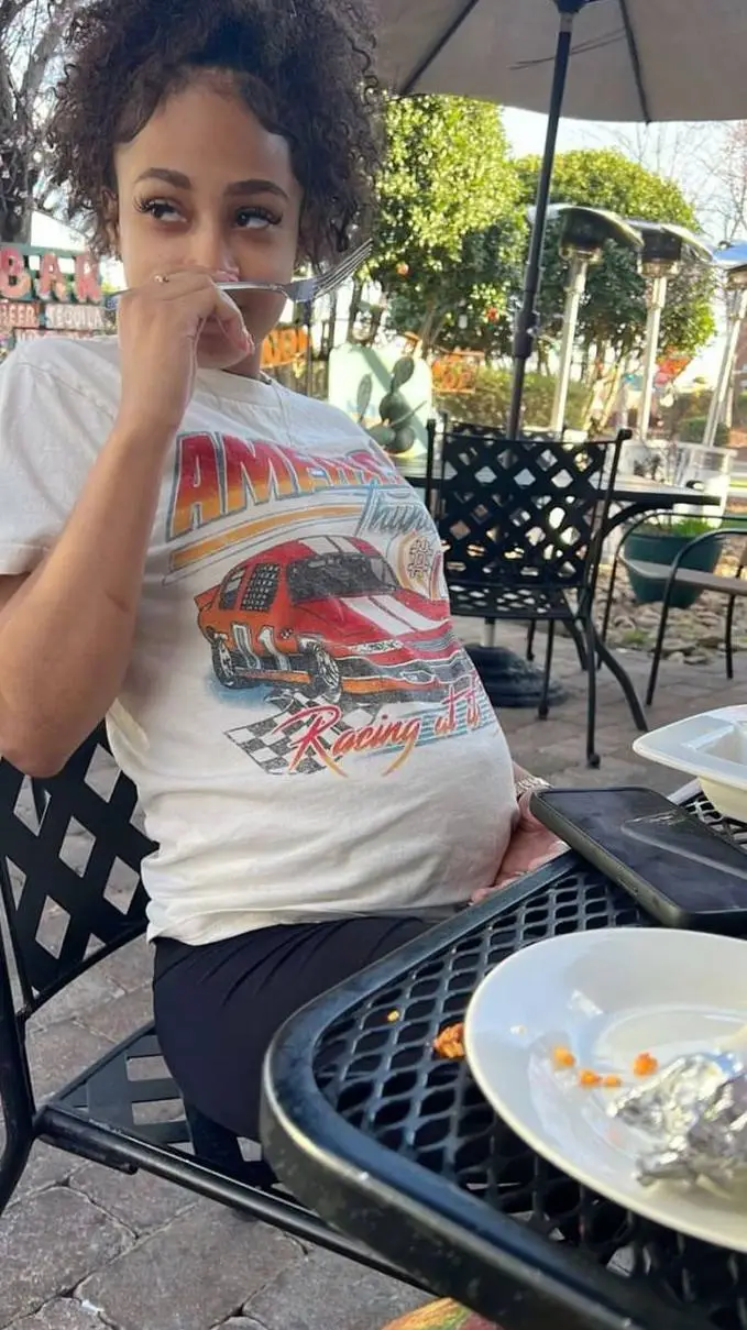 ai character: Kimberly  background