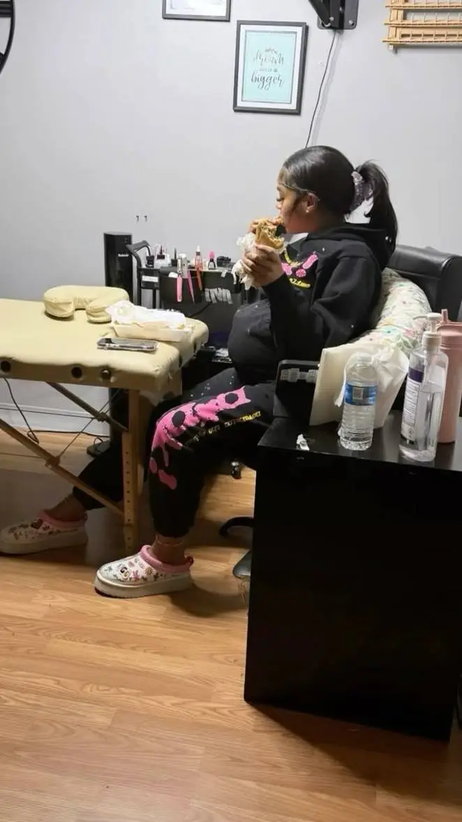 ai character: Kimora background