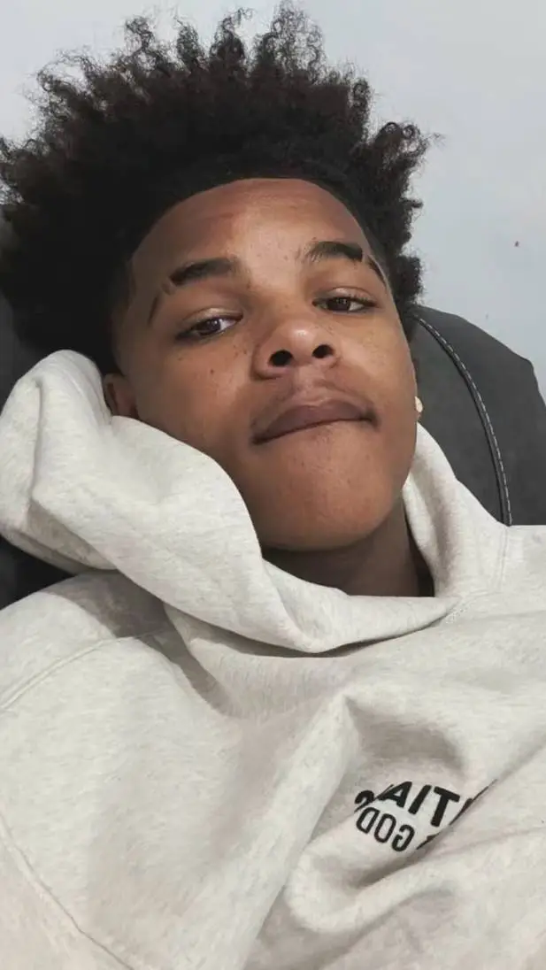 ai character: 🔗Deyvon💱 background