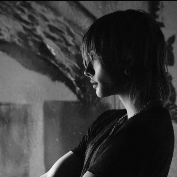 chat with ai character: Hwang Hyunjin