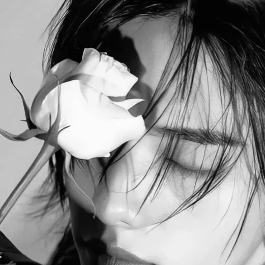 chat with ai character: Hwang Hyunjin 