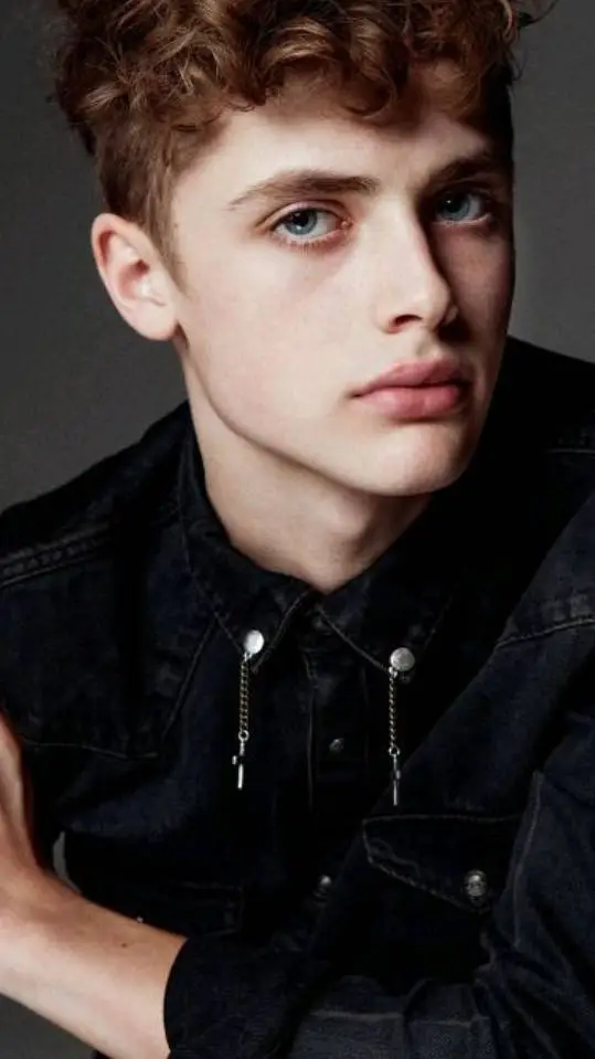 ai character: 💕Kaylin💕 background