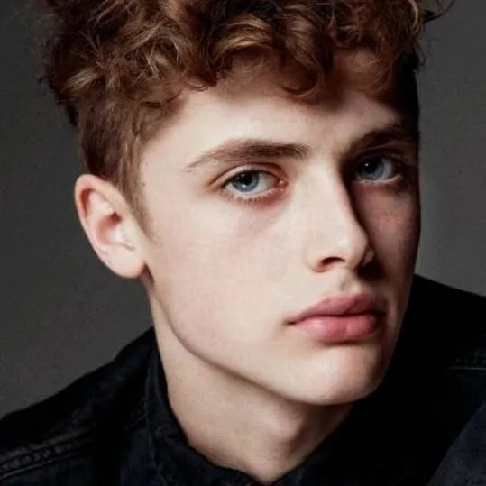 chat with ai character: 💕Kaylin💕