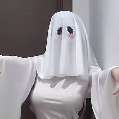 chat with ai character: paula