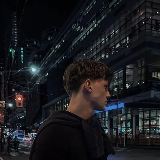 chat with ai character: Dylan