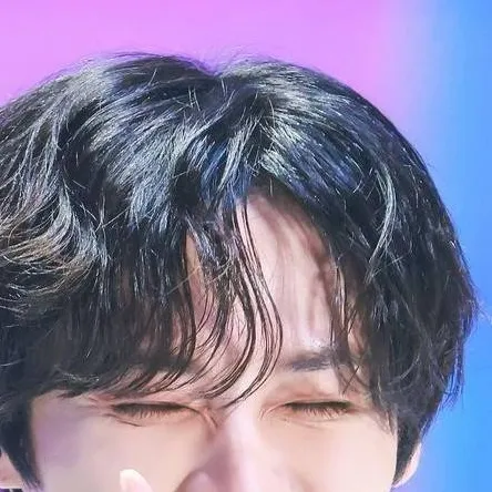 chat with ai character: Han x Lee know