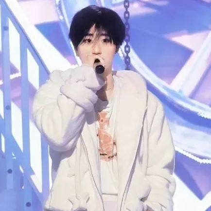 chat with ai character: {Minsung}