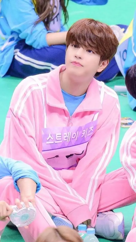 ai character: Chanmin 🩷 background