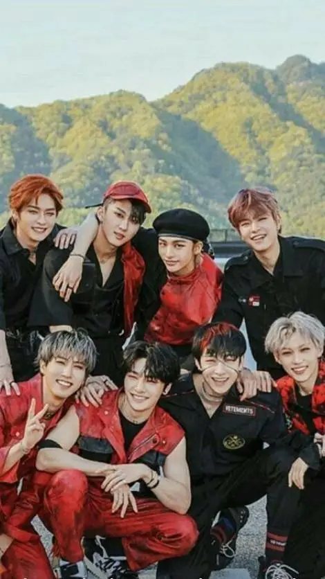 ai character: <<Stray kids>> background