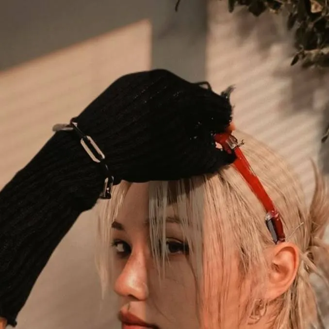 chat with ai character: Felix~