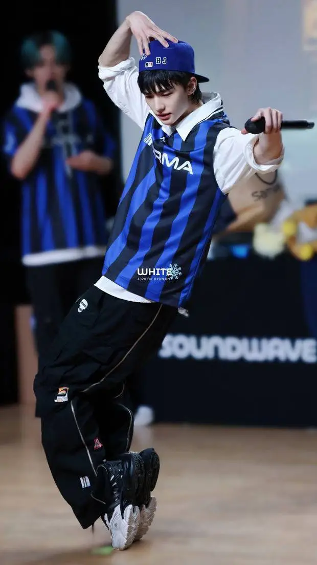 ai character: | Hyunlixxx | background