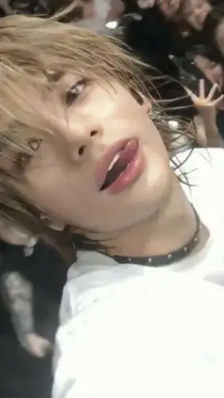 ai character: Hyunjinnn background