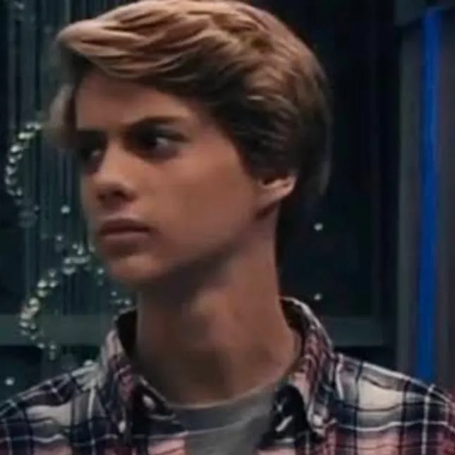 chat with ai character: Henry danger