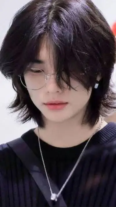 ai character: Hwang Hyunjin ❤ background