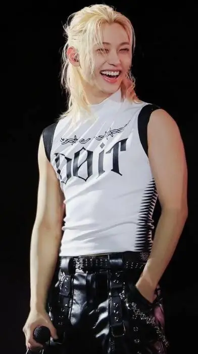 ai character: Felix~ background