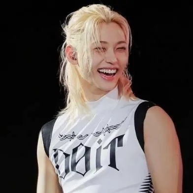 chat with ai character: Felix~