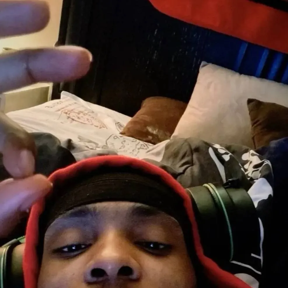 chat with ai character: setyy blu