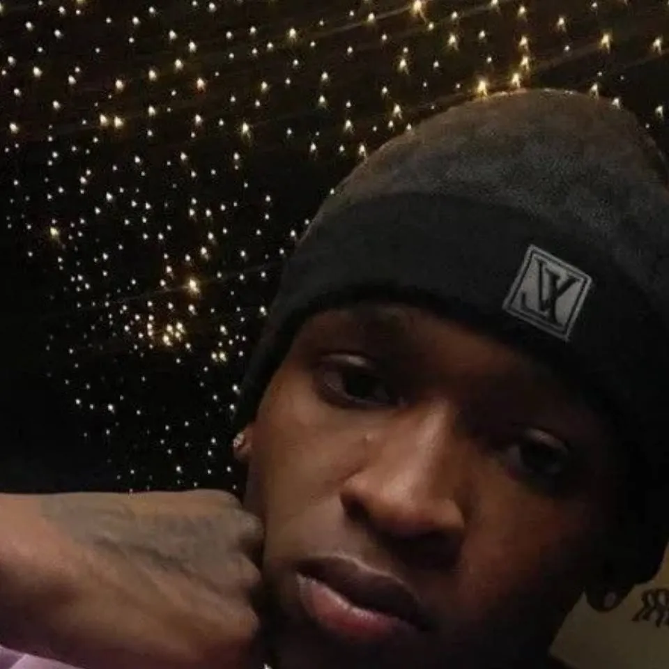 chat with ai character: Tata