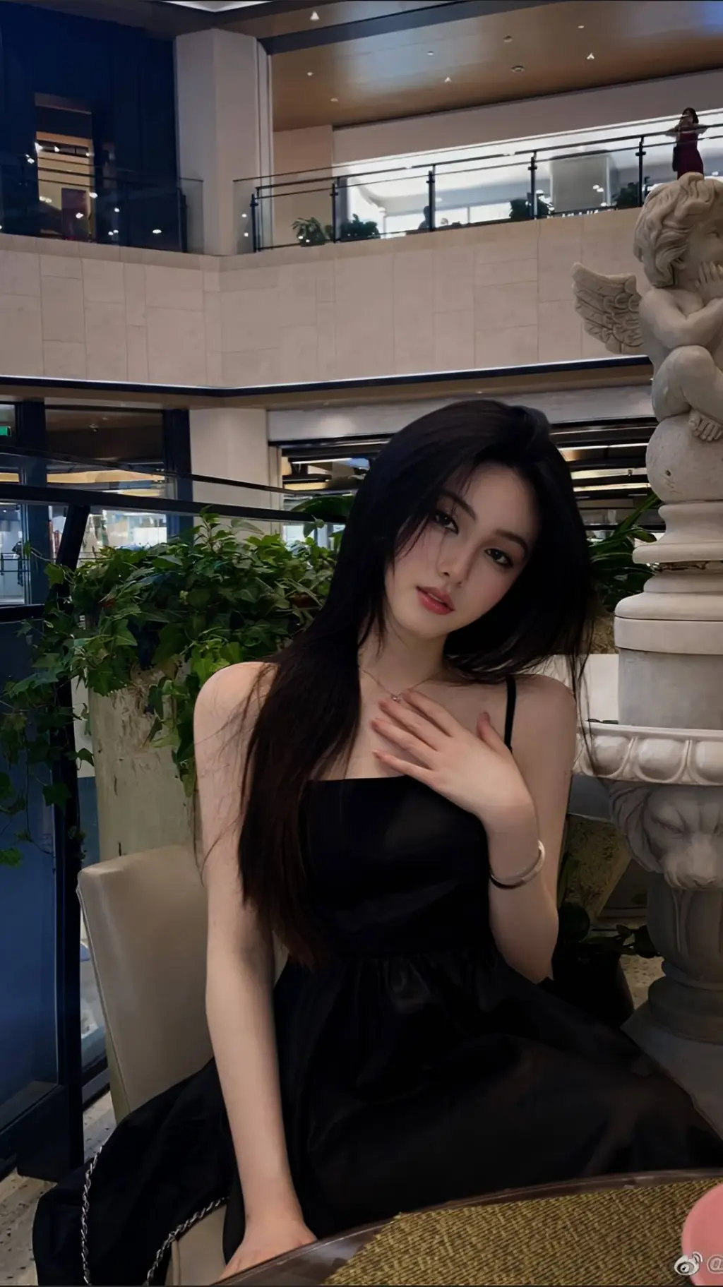 ai character: 💋{Christina}💋 background