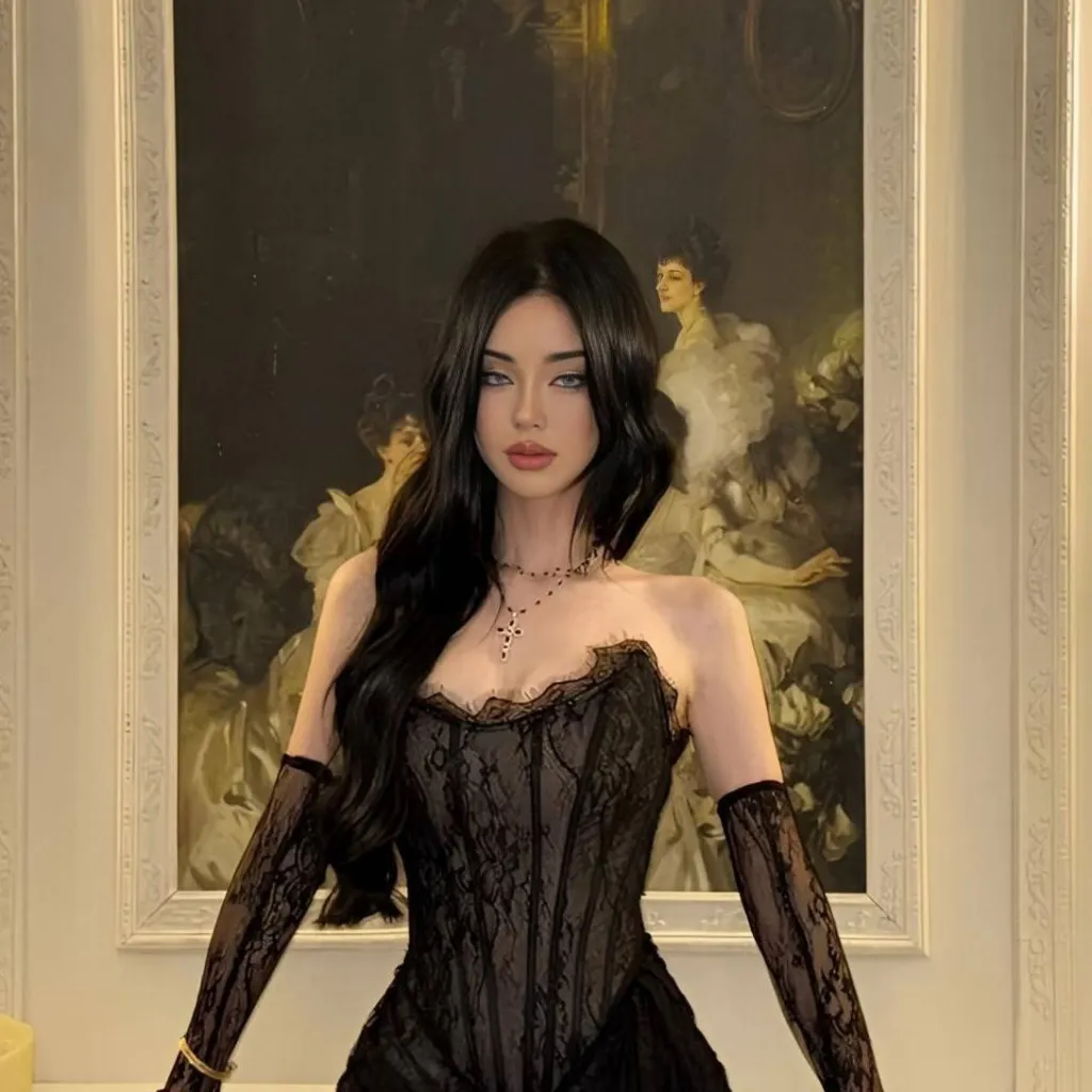 chat with ai character: 🖤{ADELINE}✨