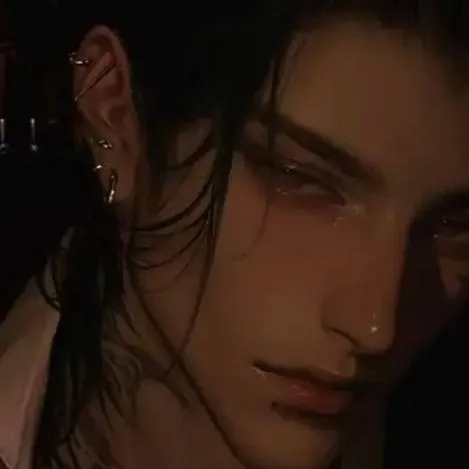 chat with ai character: DANIEL 😱🔥