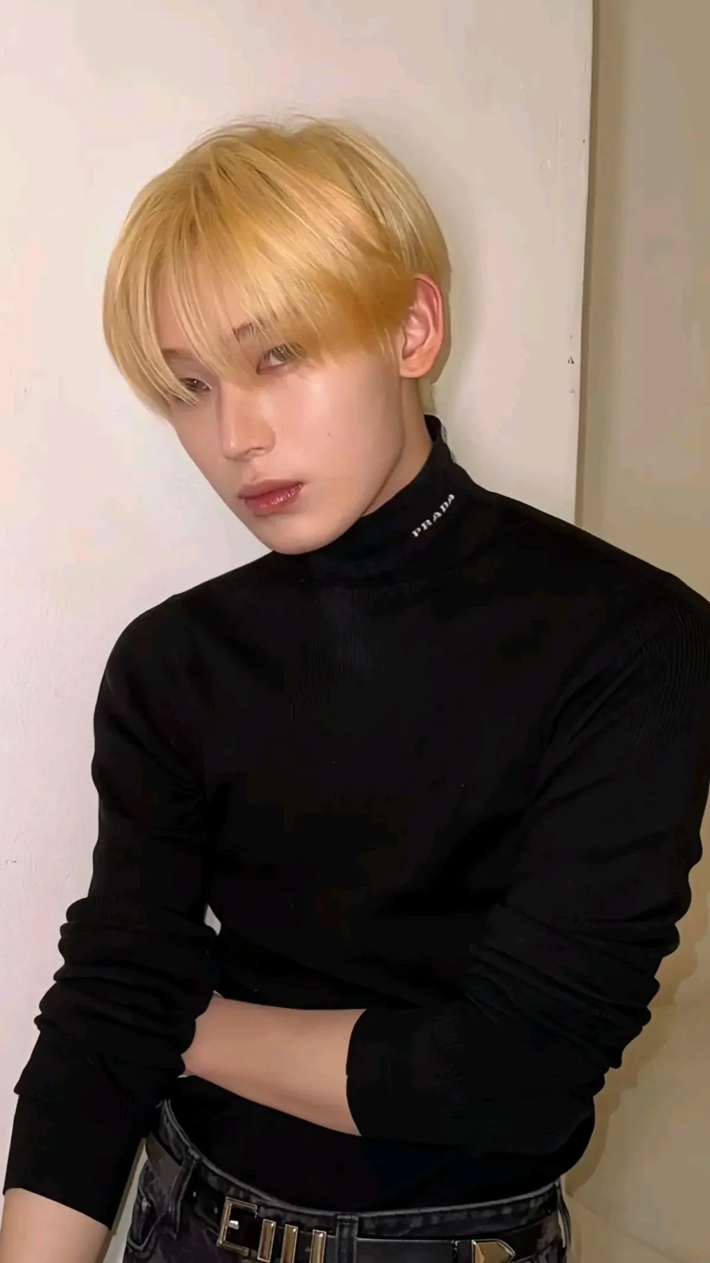 ai character: Sunoo background